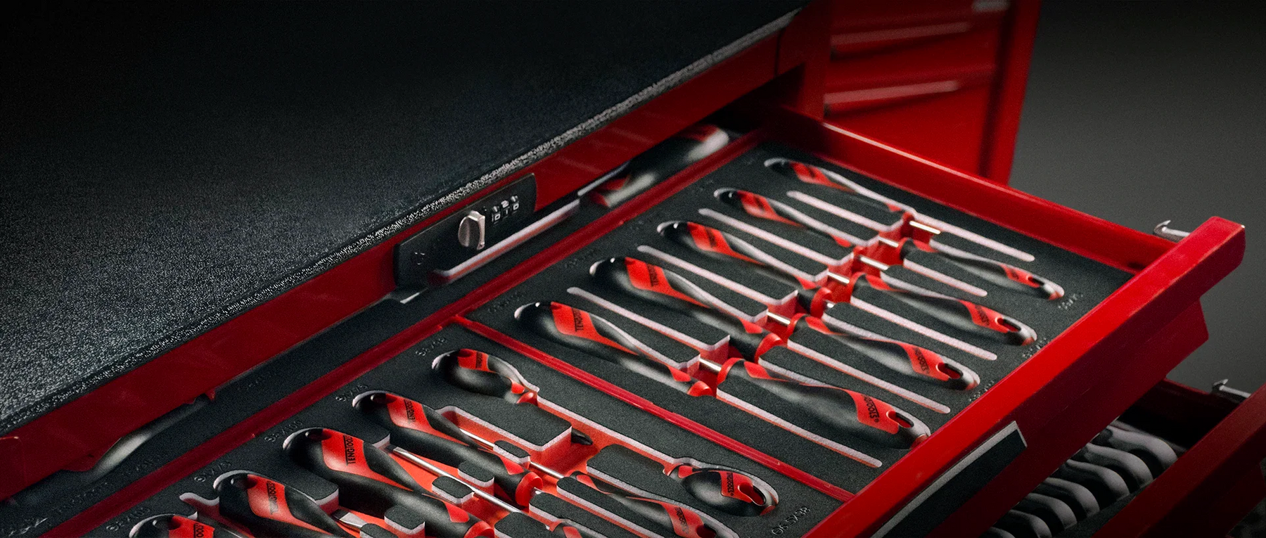 Fixed vs Mobile – Choosing the Right Workbench for Your Workshop