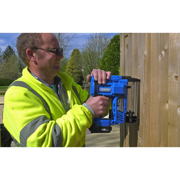 D20 20V Nailer/Stapler, 1 x 2.0Ah Battery, 1 x Charger - D20NSSET