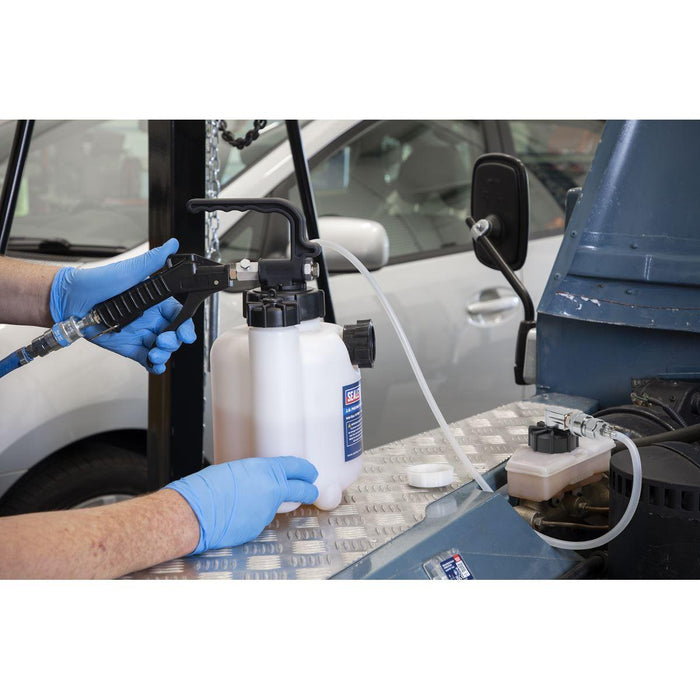 Sealey Pneumatic Brake & Clutch Bleeder 2.5L VS830 Sealey - Town Tools 