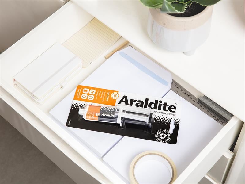 Araldite Instant Epoxy Syringe 24ml Araldite� - Town Tools