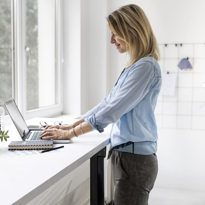 Dellonda Single Motor Adjustable-Height Electric Sit/Stand Desk - White Desktop