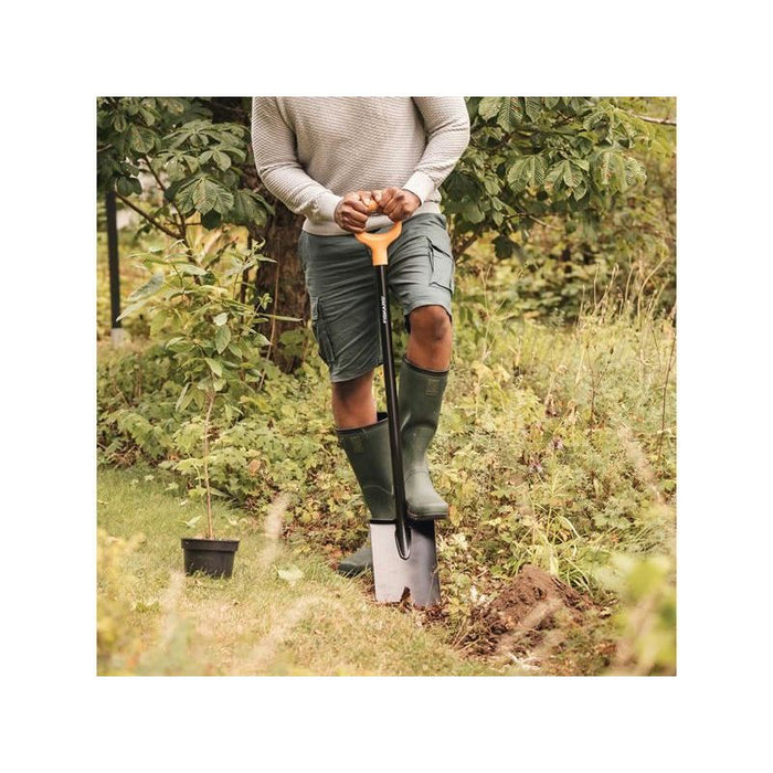 Fiskars Solid™ Metal Rounded Spade Fiskars - Town Tools