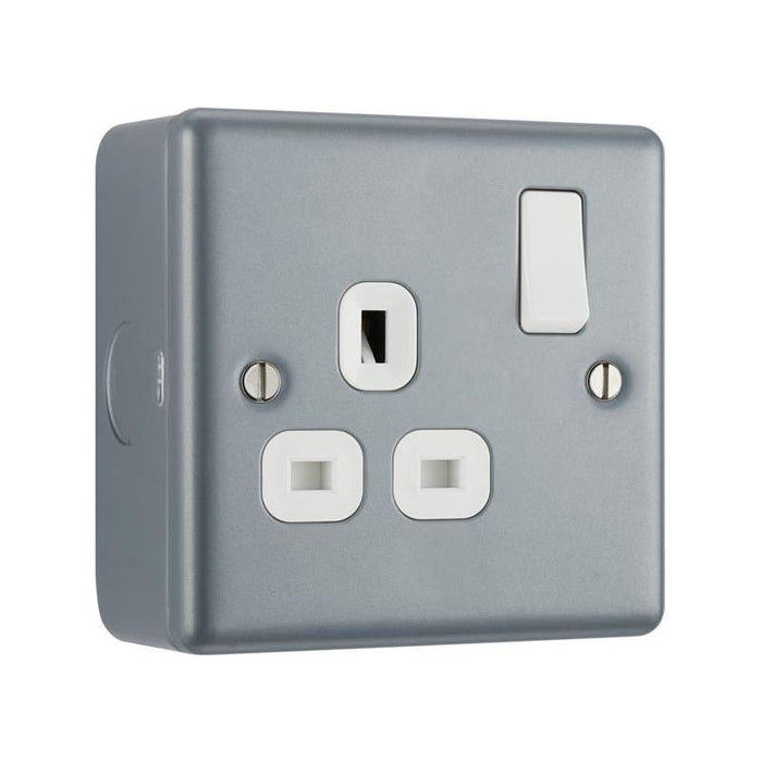Masterplug Metal Clad Switched Socket 1-Gang 13A Masterplug - Town Tools