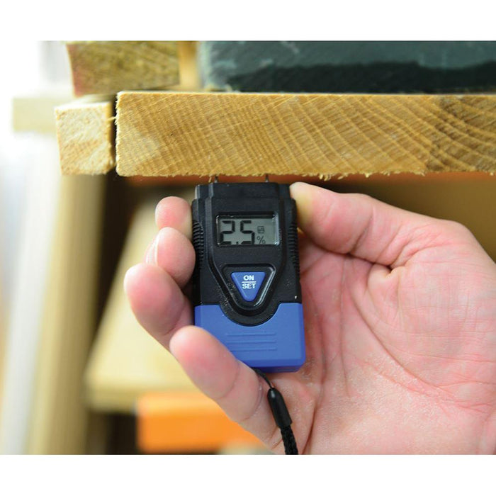 Silverline Digital Moisture Meter Wood: 6-42% Concrete: 0.2-2% Silverline - Town Tools 